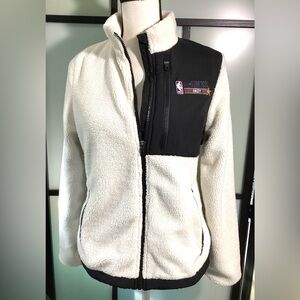 Vantage UNISEX cozy bicolor jacket, 3 zipper pockets. Size SM